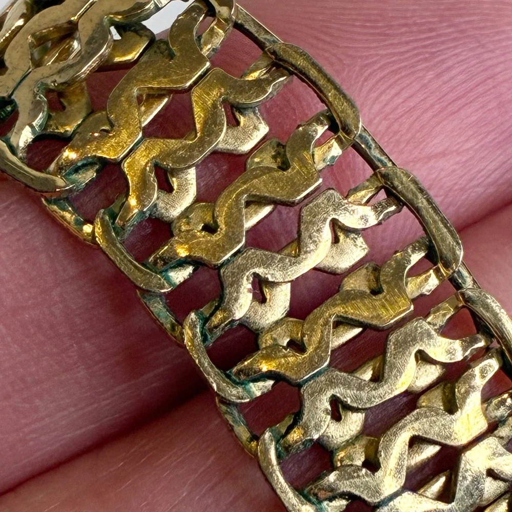Monet vintage collar